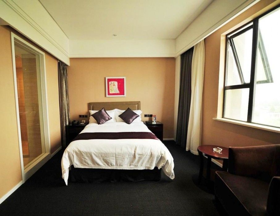 New Century Manju Luoshan @sniec Hotel 4*